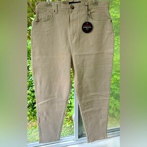 NWT Gloria Vanderbilt 18 short khaki High Rise denim w/stretch & super tailored